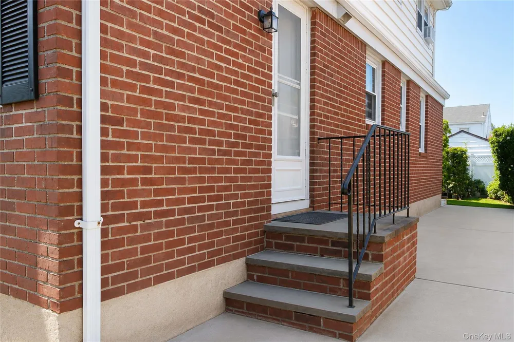 175 Latham Road Mineola, NY 11501