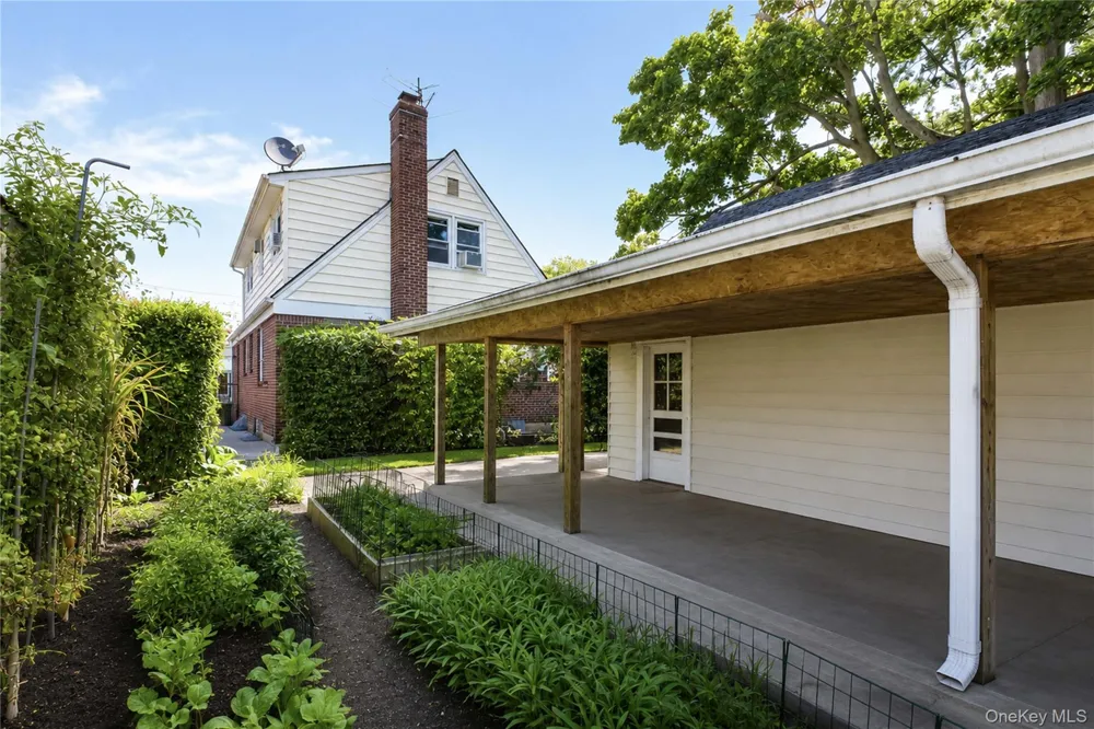 175 Latham Road Mineola, NY 11501