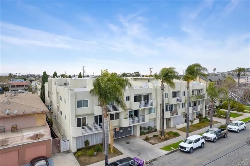1055 Orizaba #6 Long Beach, CA 90804