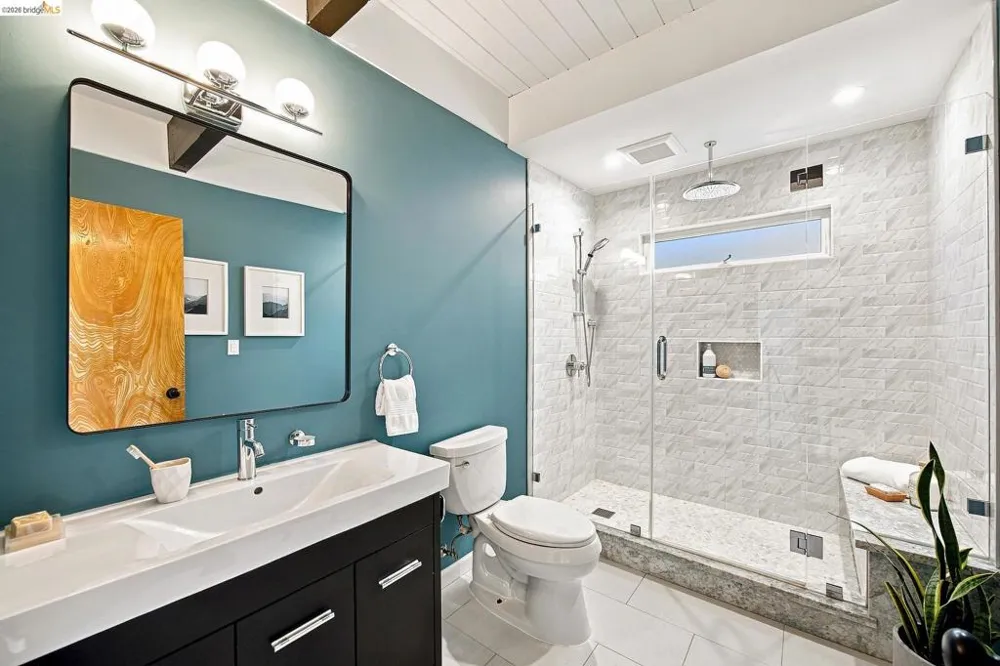 6833 Snake Road Oakland, CA 94611