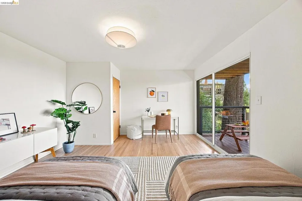 6833 Snake Road Oakland, CA 94611