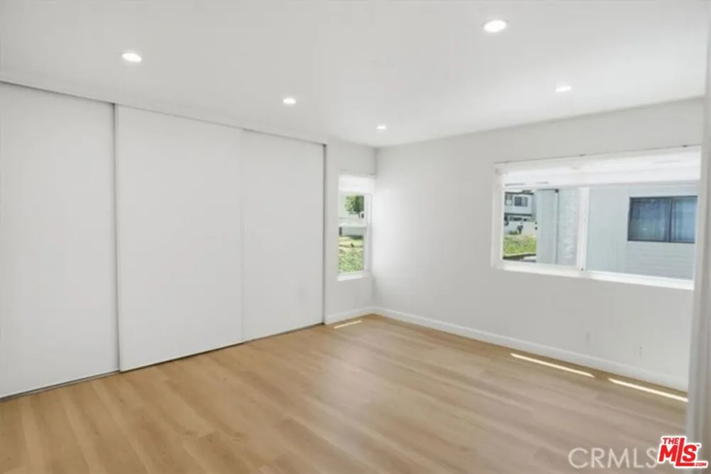 10566 Sunland Boulevard #7 Los Angeles, CA 91040