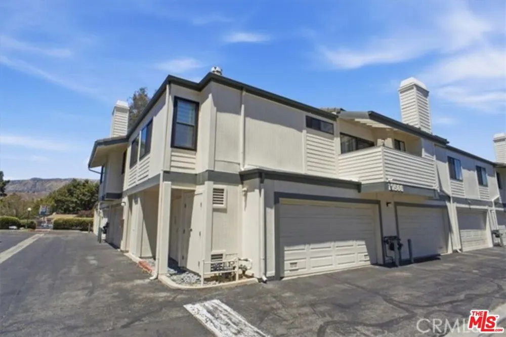10566 Sunland Boulevard #7 Los Angeles, CA 91040