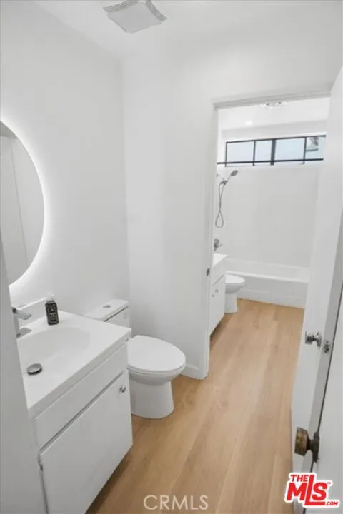 10566 Sunland Boulevard #7 Los Angeles, CA 91040