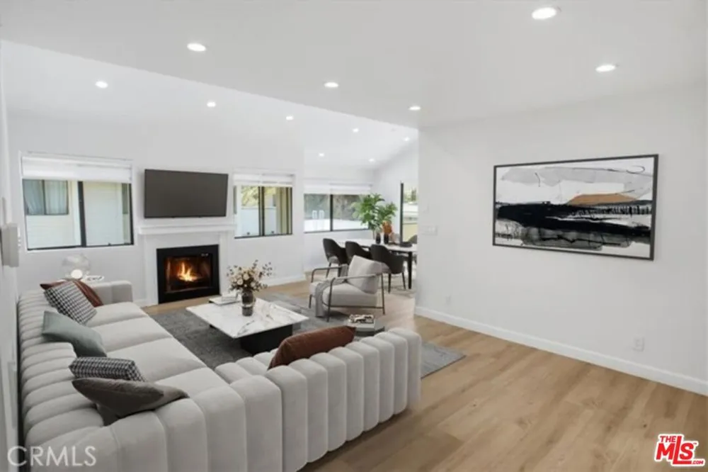 10566 Sunland Boulevard #7 Los Angeles, CA 91040