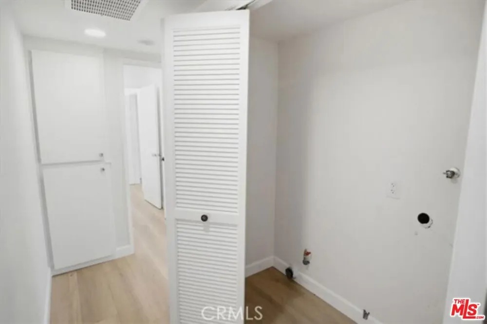 10566 Sunland Boulevard #7 Los Angeles, CA 91040