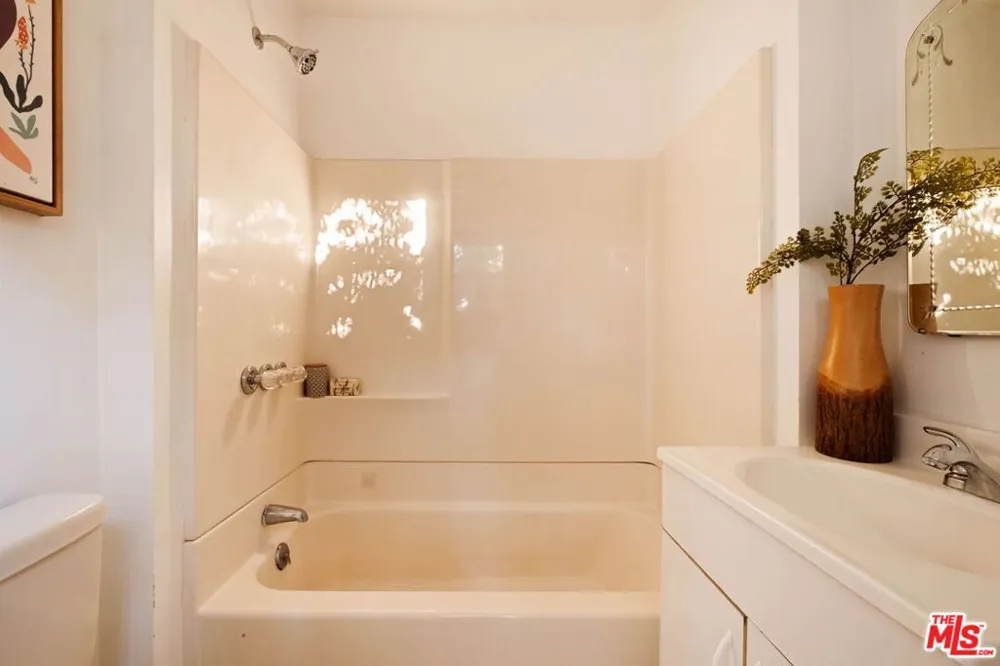 606 E Sacramento Street Altadena, CA 91001