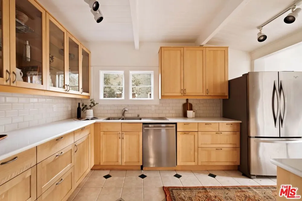 606 E Sacramento Street Altadena, CA 91001