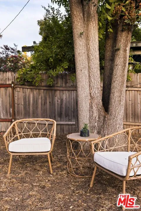 606 E Sacramento Street Altadena, CA 91001
