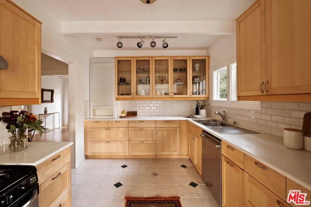 606 E Sacramento Street Altadena, CA 91001