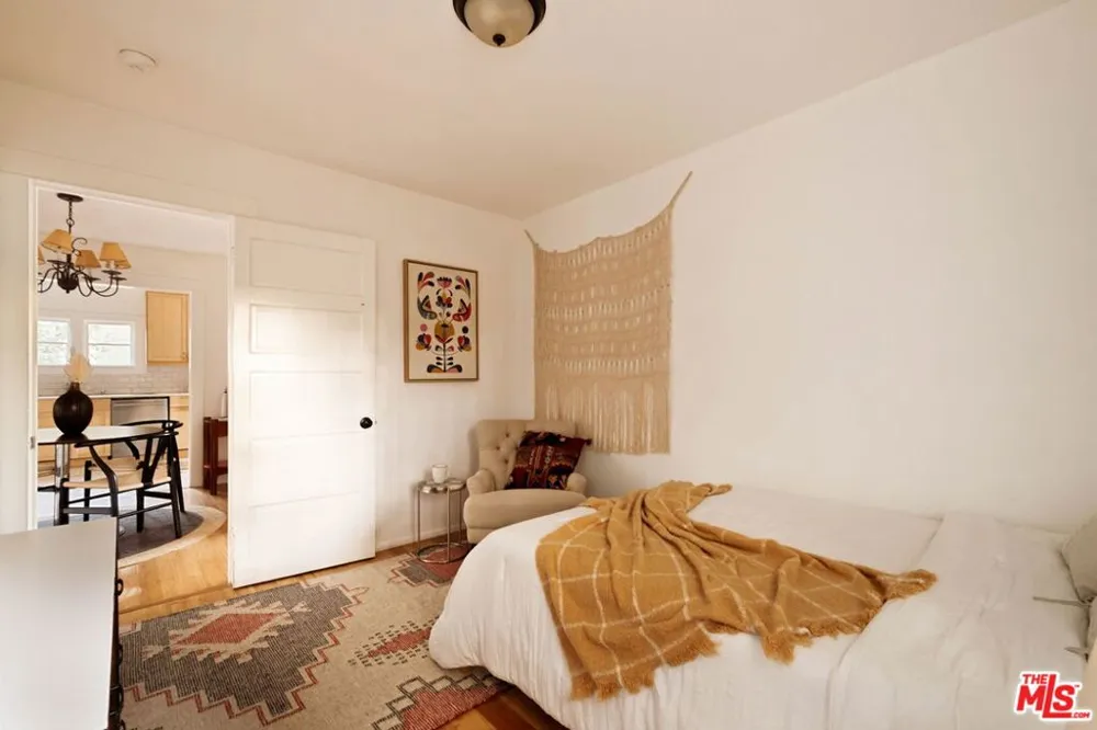 606 E Sacramento Street Altadena, CA 91001