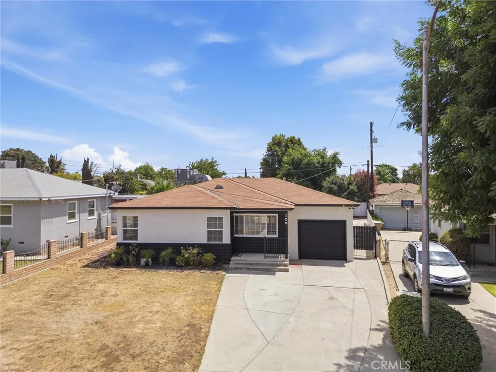 109 La Mesa Bakersfield, CA 93305