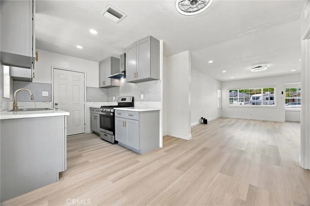 109 La Mesa Bakersfield, CA 93305