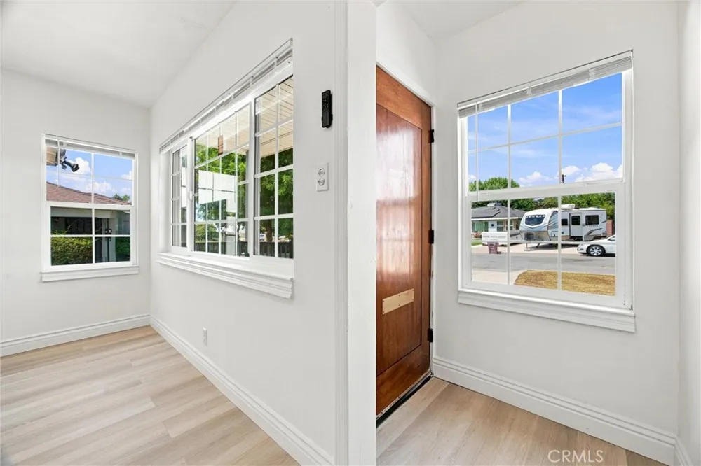 109 La Mesa Bakersfield, CA 93305