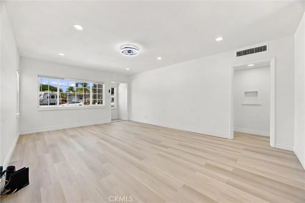 109 La Mesa Bakersfield, CA 93305