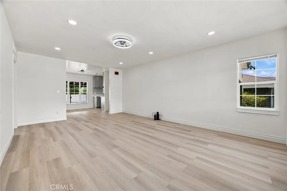109 La Mesa Bakersfield, CA 93305