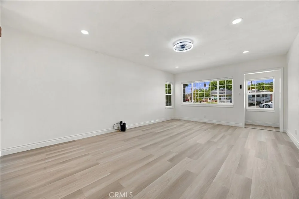109 La Mesa Bakersfield, CA 93305