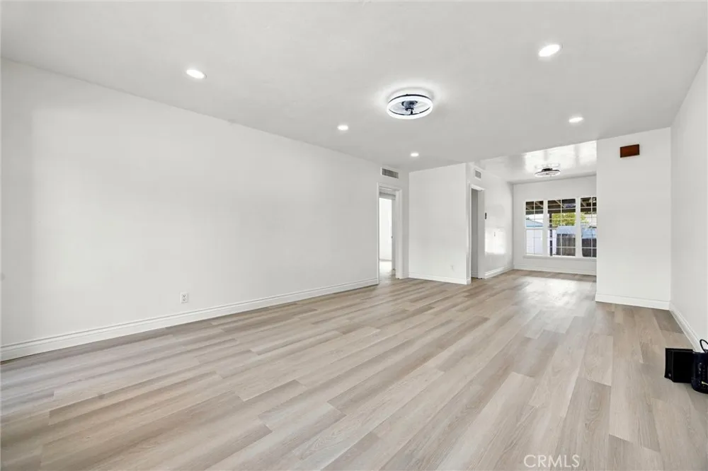 109 La Mesa Bakersfield, CA 93305