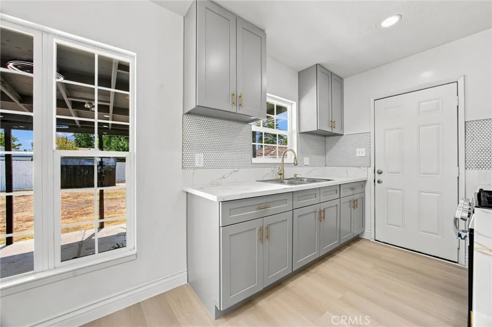 109 La Mesa Bakersfield, CA 93305