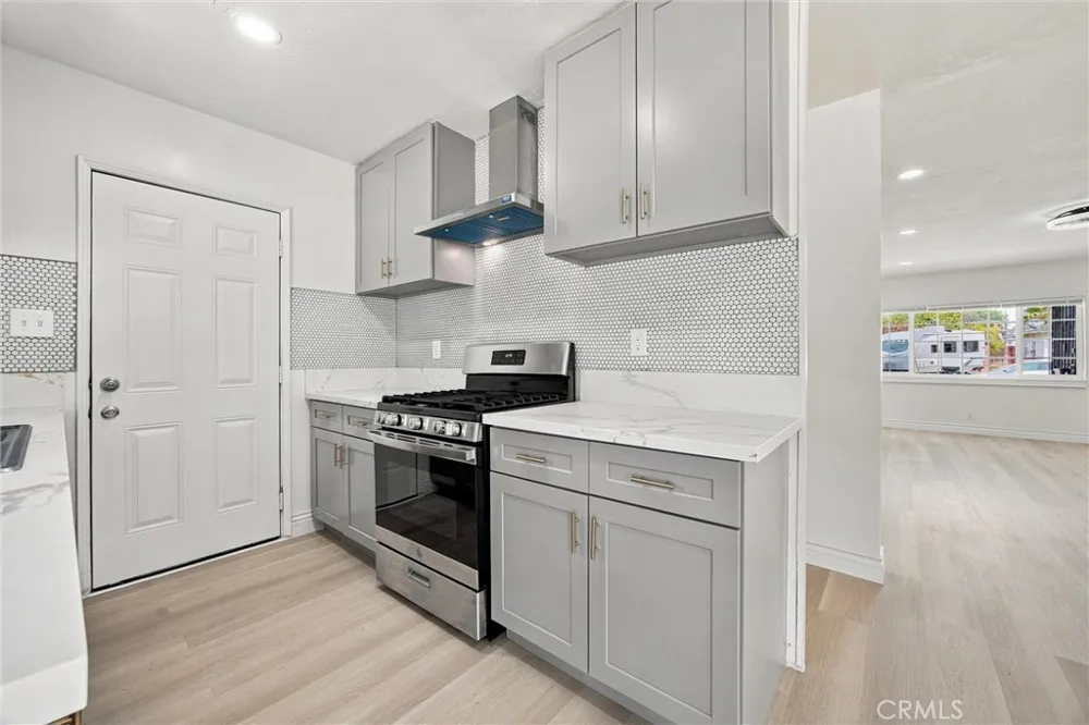 109 La Mesa Bakersfield, CA 93305