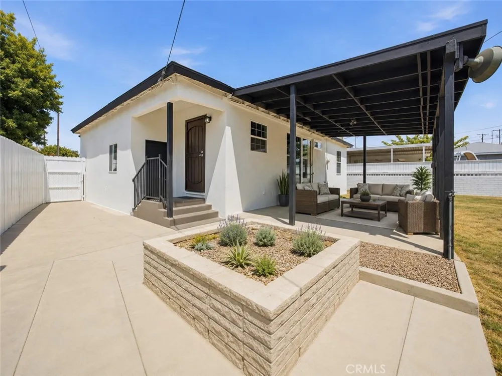 109 La Mesa Bakersfield, CA 93305