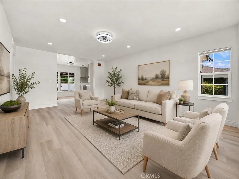 109 La Mesa Bakersfield, CA 93305