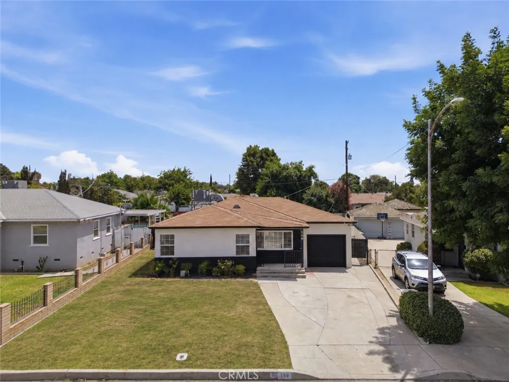 109 La Mesa Bakersfield, CA 93305