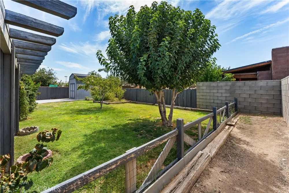 3112 Myrtle Rosamond, CA 93560