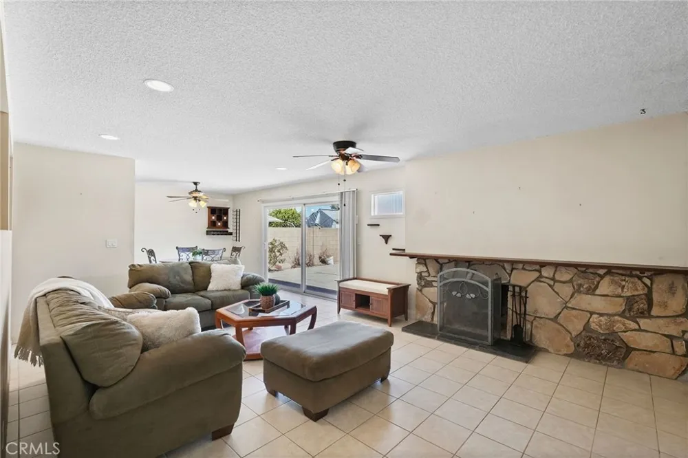 5753 Eunice Simi Valley, CA 93063