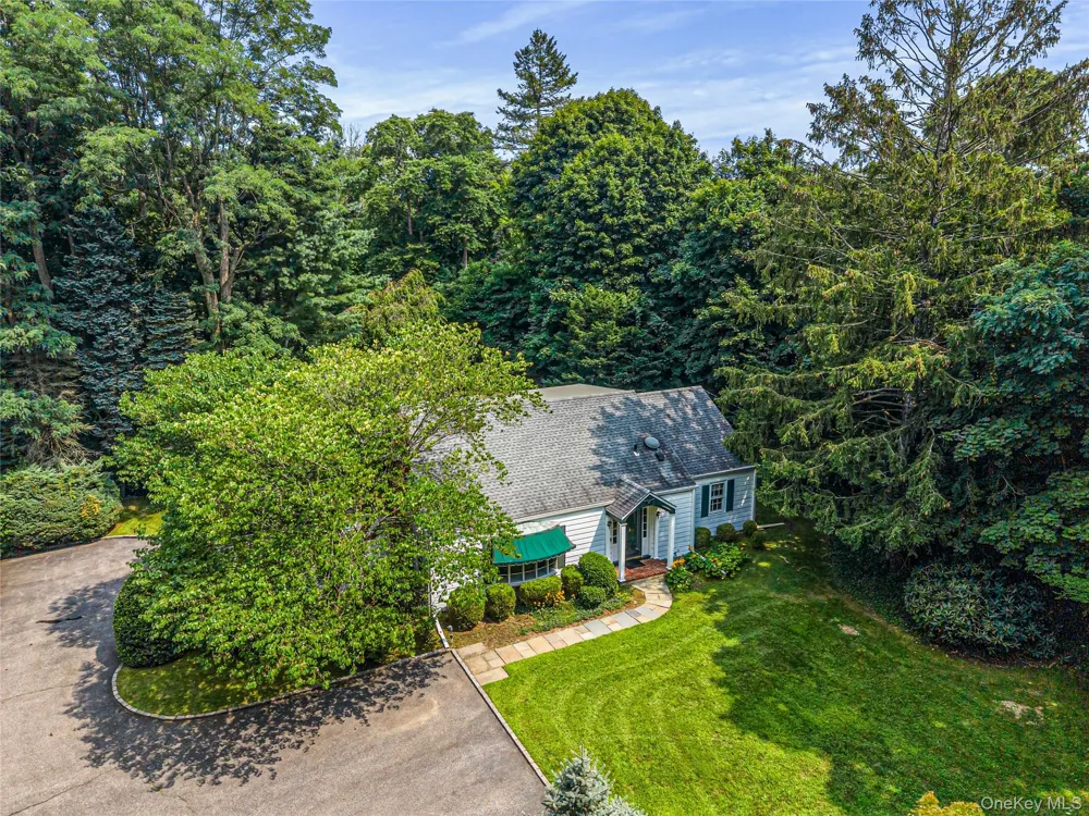 84 Bayville Road Locust Valley, NY 11560