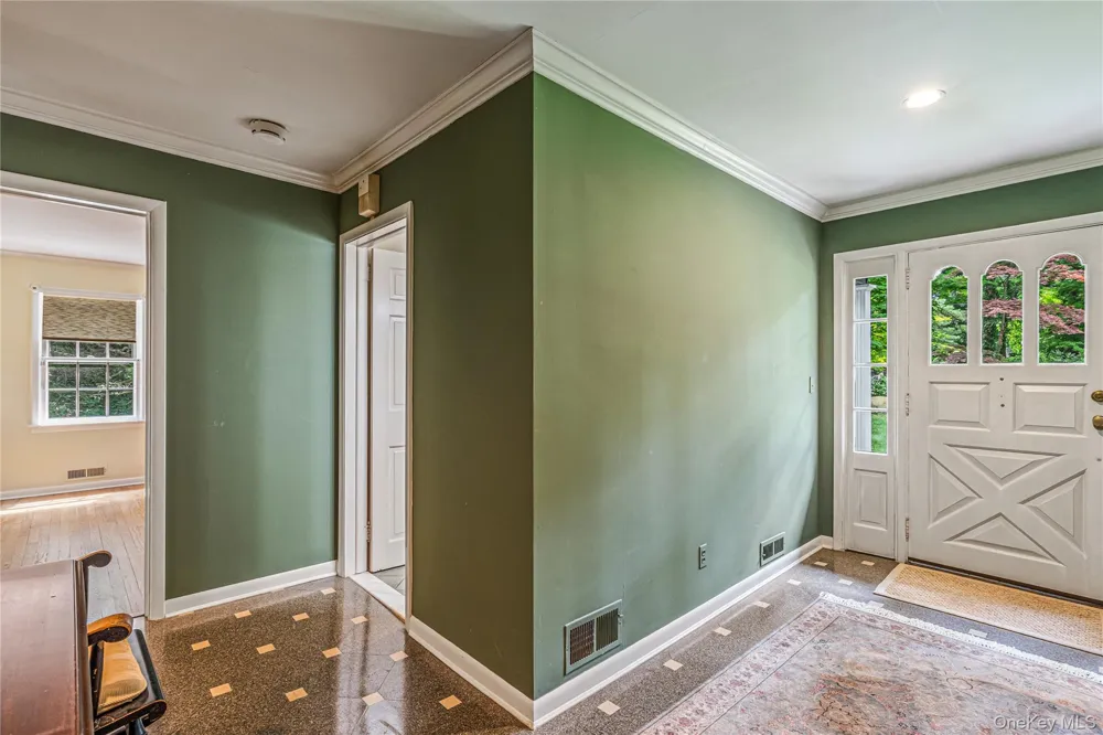84 Bayville Road Locust Valley, NY 11560