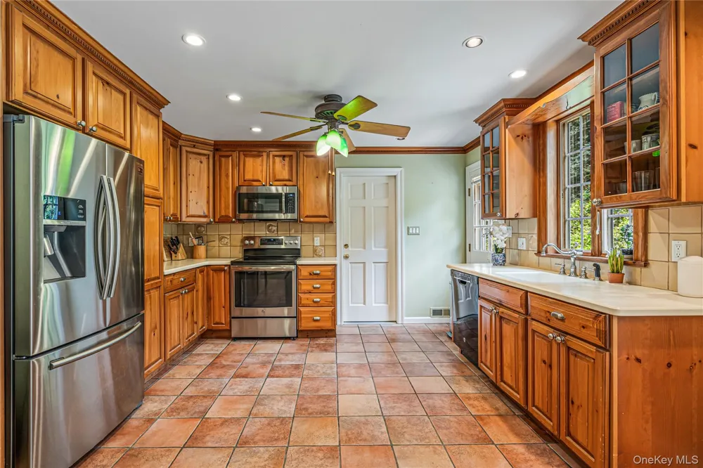 84 Bayville Road Locust Valley, NY 11560