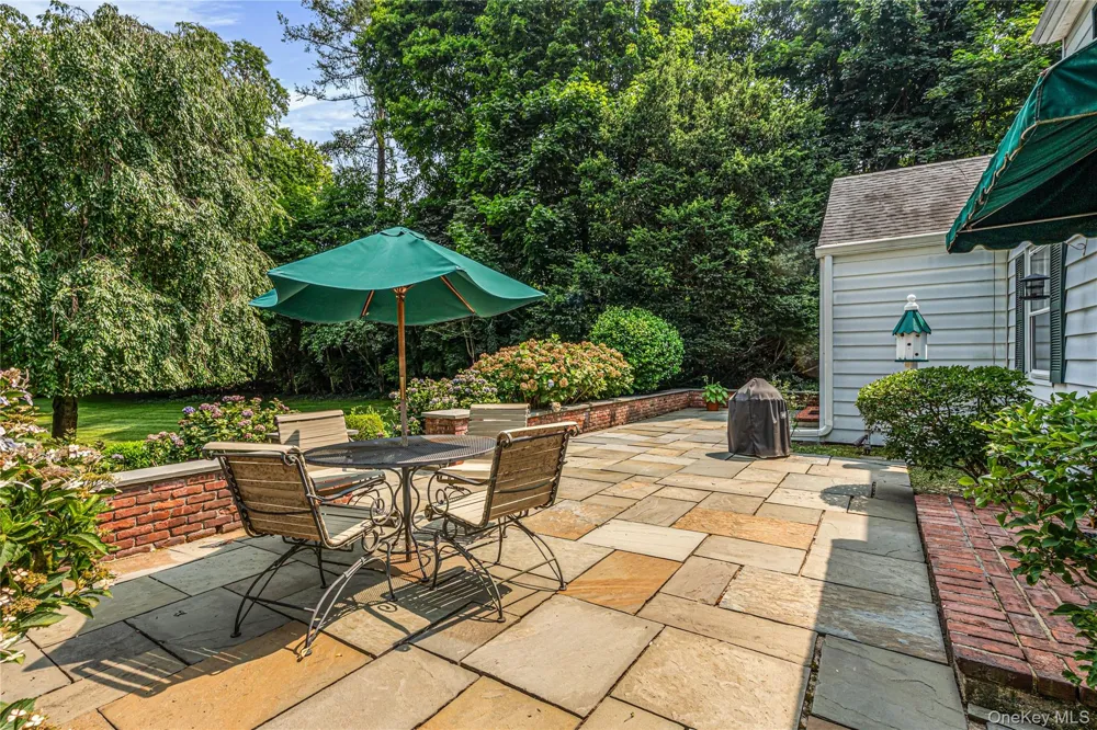 84 Bayville Road Locust Valley, NY 11560
