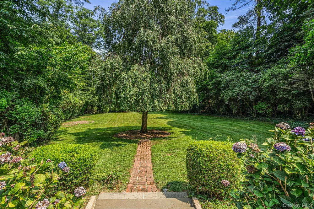84 Bayville Road Locust Valley, NY 11560
