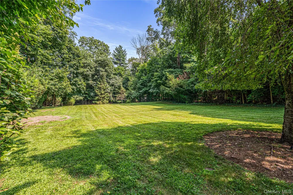 84 Bayville Road Locust Valley, NY 11560