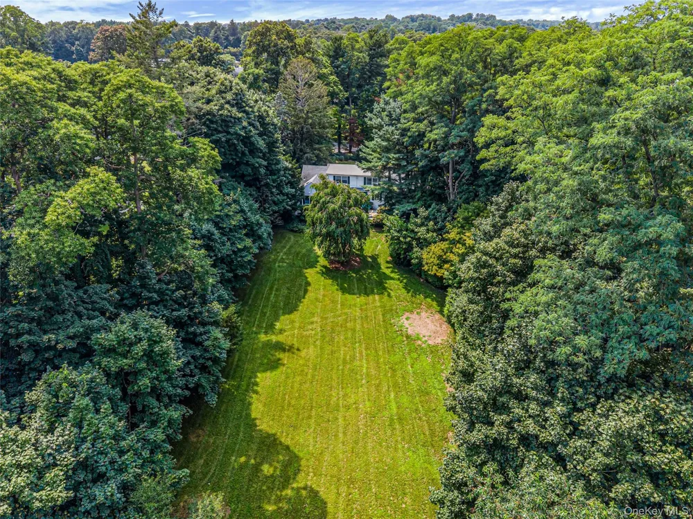 84 Bayville Road Locust Valley, NY 11560
