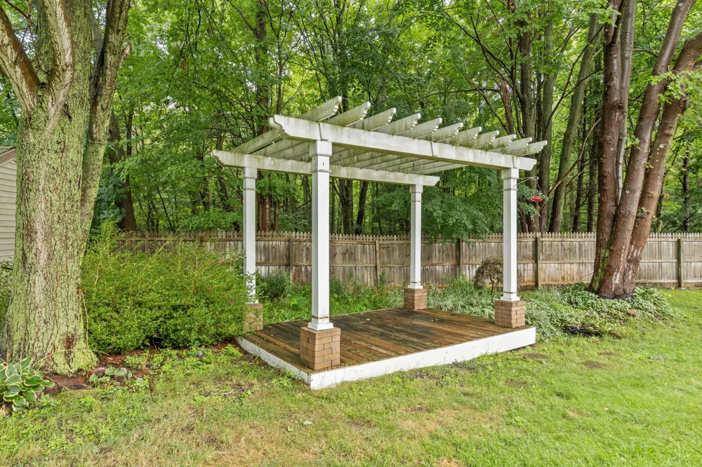 1106 Brookway Court Norton Shores, MI 49441
