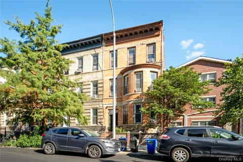 211 Kosciuszko Street #3