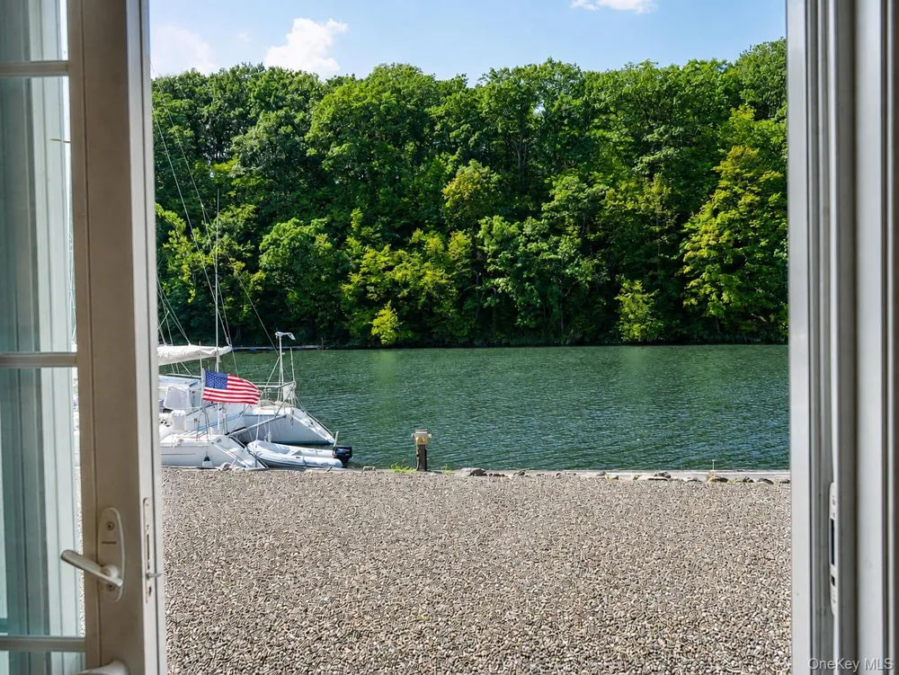 25 Marina Drive Catskill, NY 12414