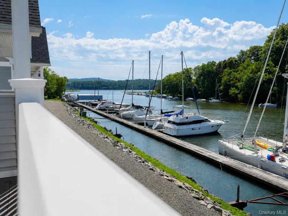 25 Marina Drive Catskill, NY 12414