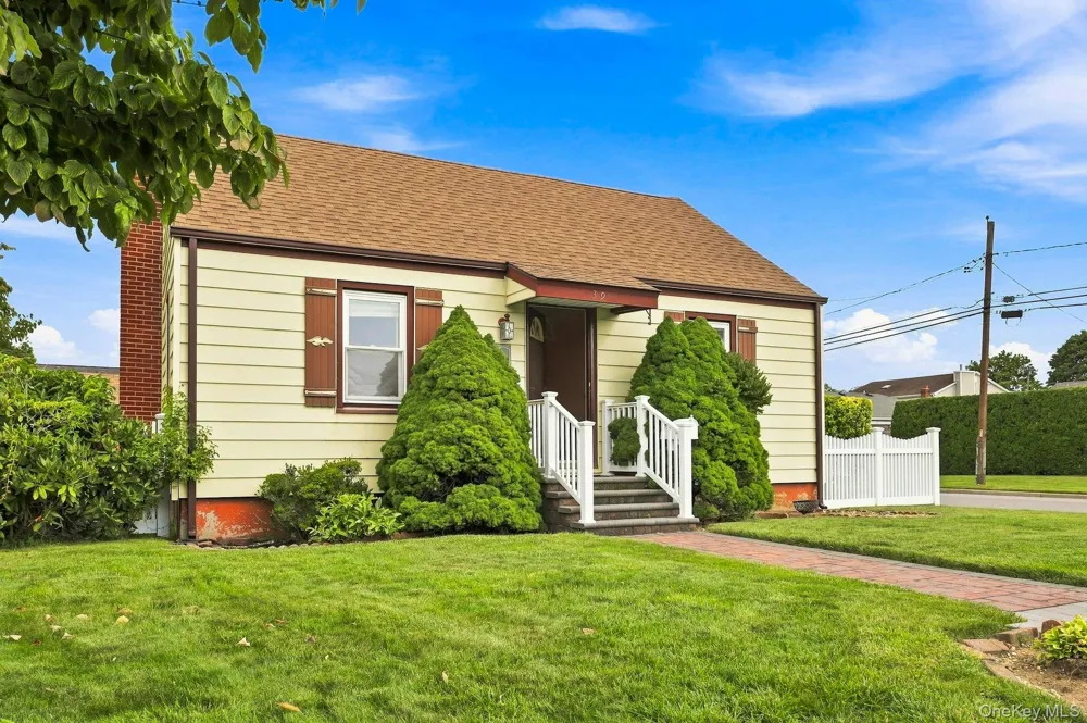39 Emma Street Bethpage, NY 11714