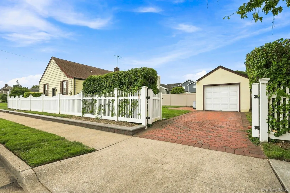 39 Emma Street Bethpage, NY 11714