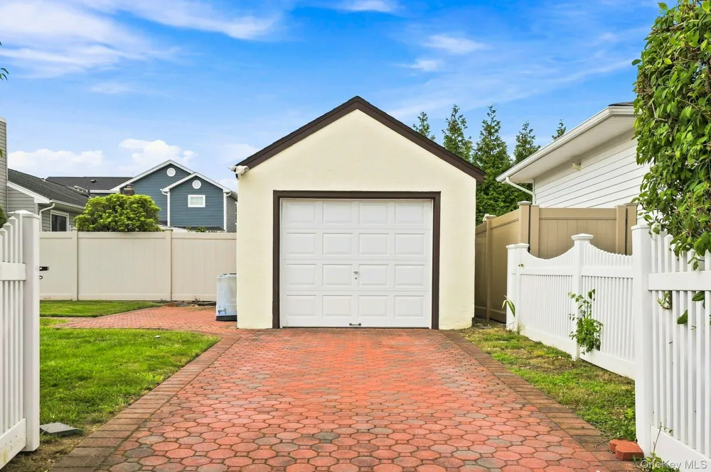 39 Emma Street Bethpage, NY 11714