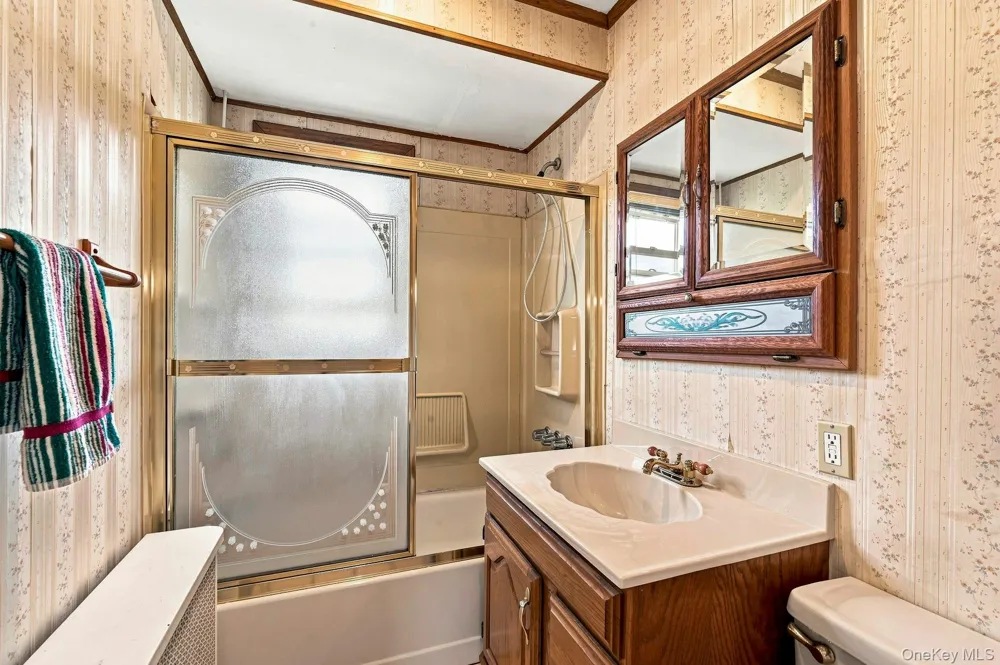 39 Emma Street Bethpage, NY 11714