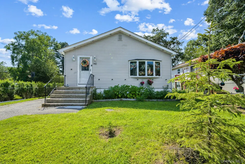 142 27th Street Wheatley Heights, NY 11798