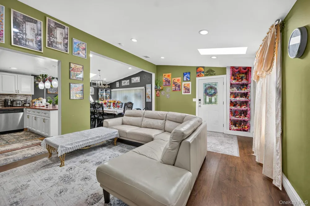 142 27th Street Wheatley Heights, NY 11798