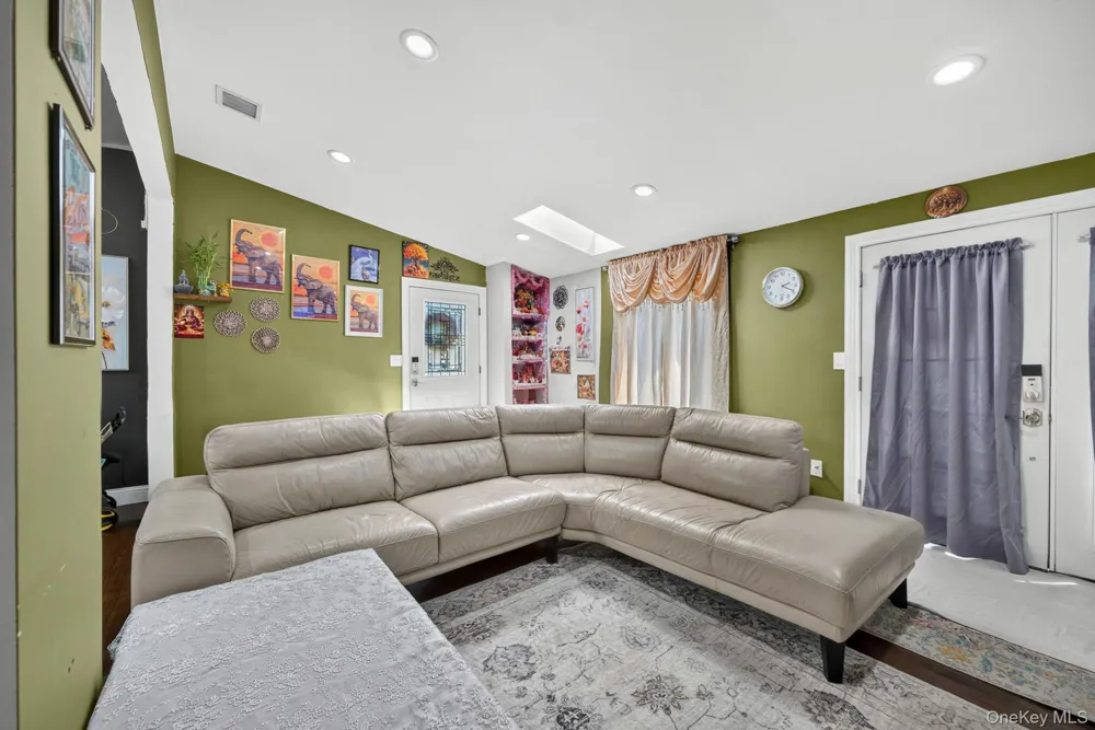 142 27th Street Wheatley Heights, NY 11798