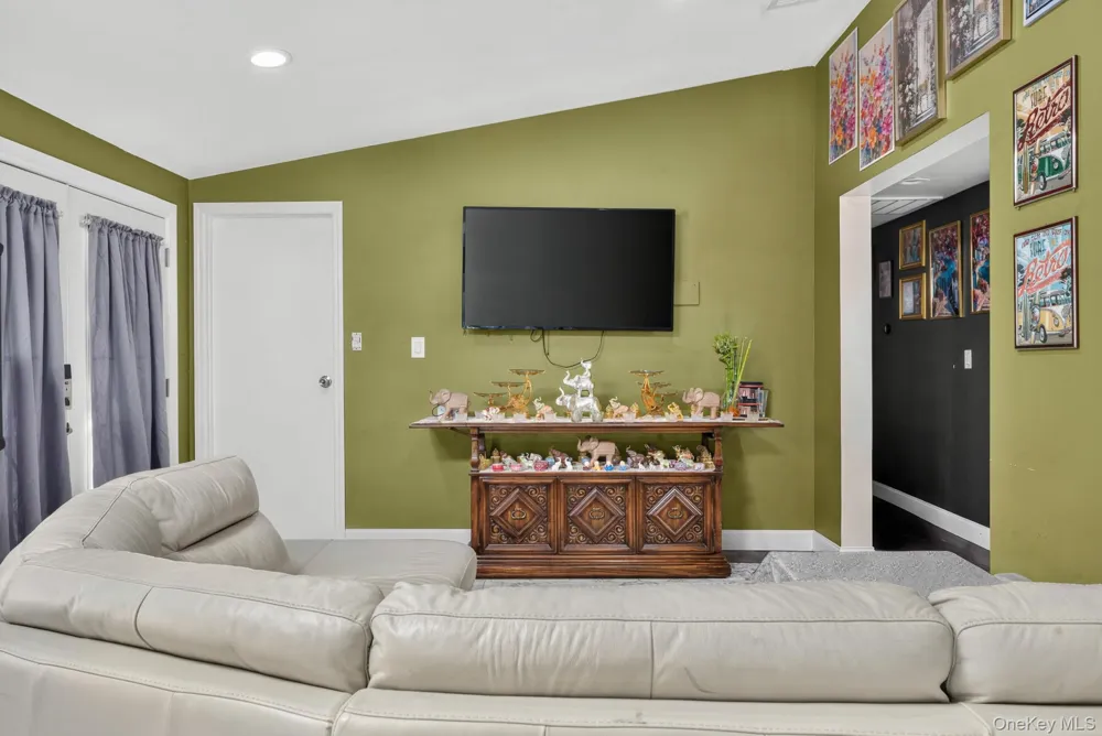 142 27th Street Wheatley Heights, NY 11798