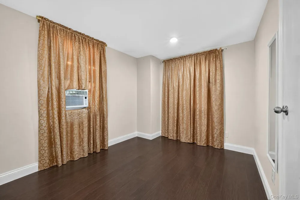 142 27th Street Wheatley Heights, NY 11798