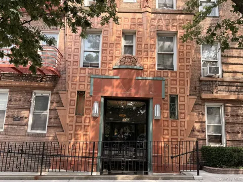 601 Pelham Parkway #108